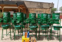 Hygiène et lutte contre la Covid-19 : des lave-mains pour plus d’une cinquantaine de ménages vulnérables de Kombissiri burkina-kombissiri-covid-19-association-teb-manegda
