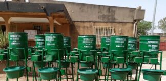 Hygiène et lutte contre la Covid-19 : des lave-mains pour plus d’une cinquantaine de ménages vulnérables de Kombissiri burkina-kombissiri-covid-19-association-teb-manegda