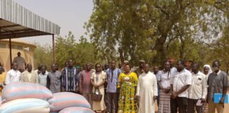 Soutien aux personnes déplacées internes : L’OCADES, solidaire des personnes déplacées internes au Bazèga burkina-kombissiri-ocades-vivres-déplaces