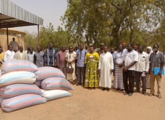 Soutien aux personnes déplacées internes : L’OCADES, solidaire des personnes déplacées internes au Bazèga burkina-kombissiri-ocades-vivres-déplaces