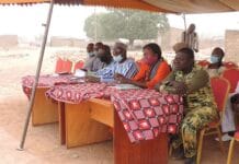 Nobéré : le maire Hamidou Joseph Zoungrana présente son bilan de gestion de cinq ans à la population Nobéré – le- maire –Hamidou- Joseph- Zoungrana- présente –son- bilan- de -gestion -de -cinq -ans –à- la- population