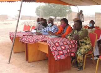 Nobéré : le maire Hamidou Joseph Zoungrana présente son bilan de gestion de cinq ans à la population Nobéré – le- maire –Hamidou- Joseph- Zoungrana- présente –son- bilan- de -gestion -de -cinq -ans –à- la- population