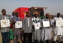 4e édition de la Semaine régionale du Centre-Nord : rendez-vous en 2022 DES-LAUREATS-RECOIVENT-DES -ATTESTATIONS-DE-RECONNAISSANCE