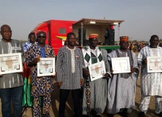 4e édition de la Semaine régionale du Centre-Nord : rendez-vous en 2022 DES-LAUREATS-RECOIVENT-DES -ATTESTATIONS-DE-RECONNAISSANCE