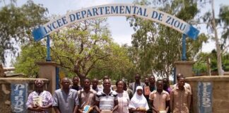 Lycée départemental de Ziou : des livres pour rehausser le niveau des élèves Lycée –départemental- de –Ziou- des- livres- pour -rehausser - le -niveau –des- élèves