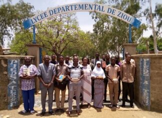 Lycée départemental de Ziou : des livres pour rehausser le niveau des élèves Lycée –départemental- de –Ziou- des- livres- pour -rehausser - le -niveau –des- élèves