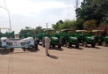 Agriculture : des producteurs de 4 régions dotés en tracteurs Agriculture -des –producteurs- de -4 –régions- dotés- en -tracteurs