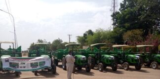 Agriculture : des producteurs de 4 régions dotés en tracteurs Agriculture -des –producteurs- de -4 –régions- dotés- en -tracteurs