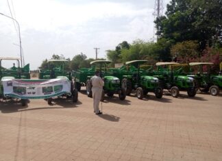 Agriculture : des producteurs de 4 régions dotés en tracteurs Agriculture -des –producteurs- de -4 –régions- dotés- en -tracteurs