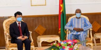 Construction de l’hôpital de Bobo Dioulasso : LI Jian et Christophe Dabiré échangent sur les nouvelles modifications AUDIENCE-AU-PREMIER-MINISTERE