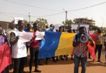 Burkina : des Tchadiens marchent pour le respect de la constitution au Tchad