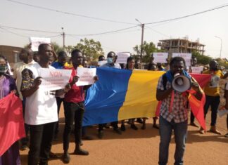 Burkina : des Tchadiens marchent pour le respect de la constitution au Tchad