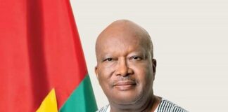 Burkina Faso : le président en Faso danfani dans sa photo officielle Burkina-Faso-le-président-en-Faso-danfani-dans-sa-photo-officielle