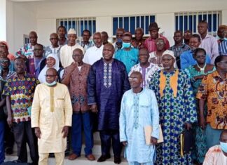 Réconciliation nationale : 7281 travailleurs déflatés demandent justice UNE-REPRESENTATION-DES-TRAVAILLEURS-DEFLATES-CHEZ-LE-MINISTRE-DE-LA-RECONCILIATION -NATIONALE