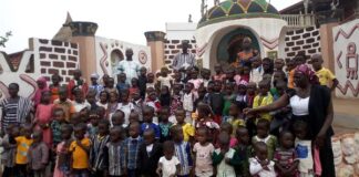 Koudougou : l’APROSED fait découvrir le musée Rayimi d’Issouka aux tout-petits VISITE-GUIDEE