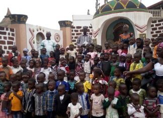 Koudougou : l’APROSED fait découvrir le musée Rayimi d’Issouka aux tout-petits VISITE-GUIDEE