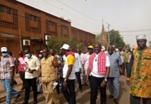 Journée mondiale du travail : à Ouagadougou, les travailleurs ont fait une marche pacifique Journée- mondiale- du- travail- à- Ouagadougou, -les- travailleurs- ont- fait –une- marche- pacifique