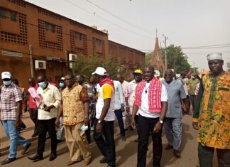 Journée mondiale du travail : à Ouagadougou, les travailleurs ont fait une marche pacifique Journée- mondiale- du- travail- à- Ouagadougou, -les- travailleurs- ont- fait –une- marche- pacifique