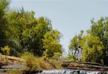 Baignade rafraîchissante dans les chutes de Karfiguèla !