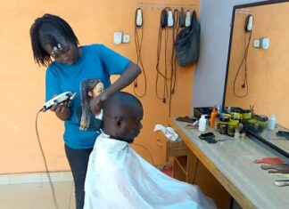 Mode : être une référence dans la coiffure masculine, c’est le rêve de Tatiana Tapsoba Mode- être- une –coiffeuse- masculine- renommée-c’est- le –rêve- de -Tatiana -Tapsoba