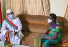 Éducation : Justin Dofiko Dofini, Tableau d’Honneur 2020 de Houndé reçu en audience par le maire Éducation –Justin- Dofiko –Dofini-Tableau -d’Honneur -2020 -de -Houndé –reçu- en -audience -par –le- maire