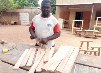 Entrepreneuriat : Sami Boureima Momo, un modèle dans la menuiserie à Gaoua Entrepreneuriat-Sami- Boureima- Momo-un- modèle –dans- la- menuiserie -à -Gaoua