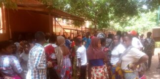 Proclamation des résultats du BEPC session 2021 : des pleurs et des cris de joie au lycée Wend manégré LES-CANDIDATS