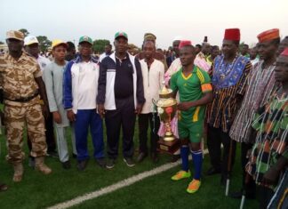 Première édition de la coupe du Maire de Pô en football : le secteur n°4 s’empare du trophée UNE-VUE-DE-LA-REMISE-DE-TROPHEE