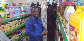 Prix et qualité des marchandises : Harouna Kaboré sur le terrain pour un contrôle Prix -et- qualité –des- marchandises -Harouna –Kaboré- sur- le- terrain- pour- un -contrôle