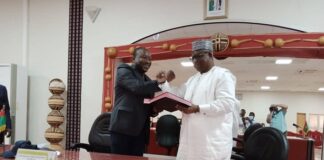 Épanouissement des jeunes : à Ouagadougou, ESSAKANE et Giants of Africa prévoient construire un centre sportif d’une valeur de 150 millions de francs CFA SIGNATURE-DE-CONVENTION