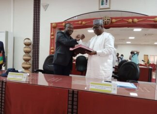 Épanouissement des jeunes : à Ouagadougou, ESSAKANE et Giants of Africa prévoient construire un centre sportif d’une valeur de 150 millions de francs CFA SIGNATURE-DE-CONVENTION