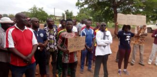 Coupure intempestive de courant à Gaoua : la qualité du service de la SONABEL mise en cause Marcheurs-contre-coupures-intempestives