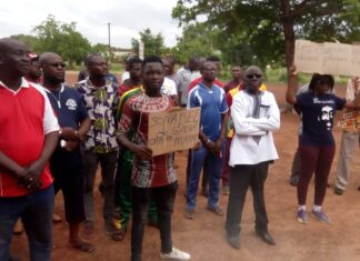 Coupure intempestive de courant à Gaoua : la qualité du service de la SONABEL mise en cause Marcheurs-contre-coupures-intempestives