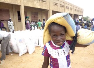 Amélioration de la qualité de l’éducation au Loroum : le PAM apporte le sourire à des milliers d’écoliers Amélioration-de –la- qualité- de- l’éducation- au- Loroum –le- PAM apporte –le- sourire- à -des –milliers- d’écoliers