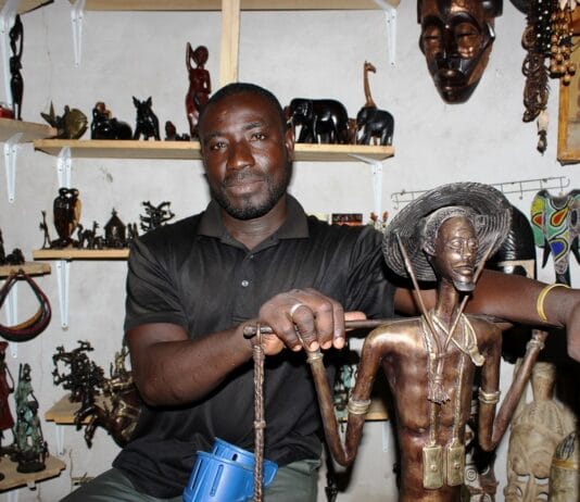 Vente-d-objets-d-arts-à-Sabou