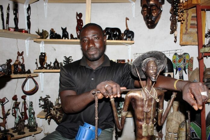 Vente-d-objets-d-arts-à-Sabou