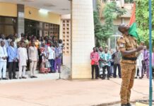 Cérémonie de montée des couleurs : les agents du MEBAPLN et MESRI réaffirment leur engagement patriotique